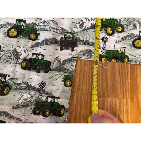 John Deere Scenic Daisy Kingdom Quilting Fabric Apprx 1 1/3 yd Plus Green Fabric - Picture 7 of 11